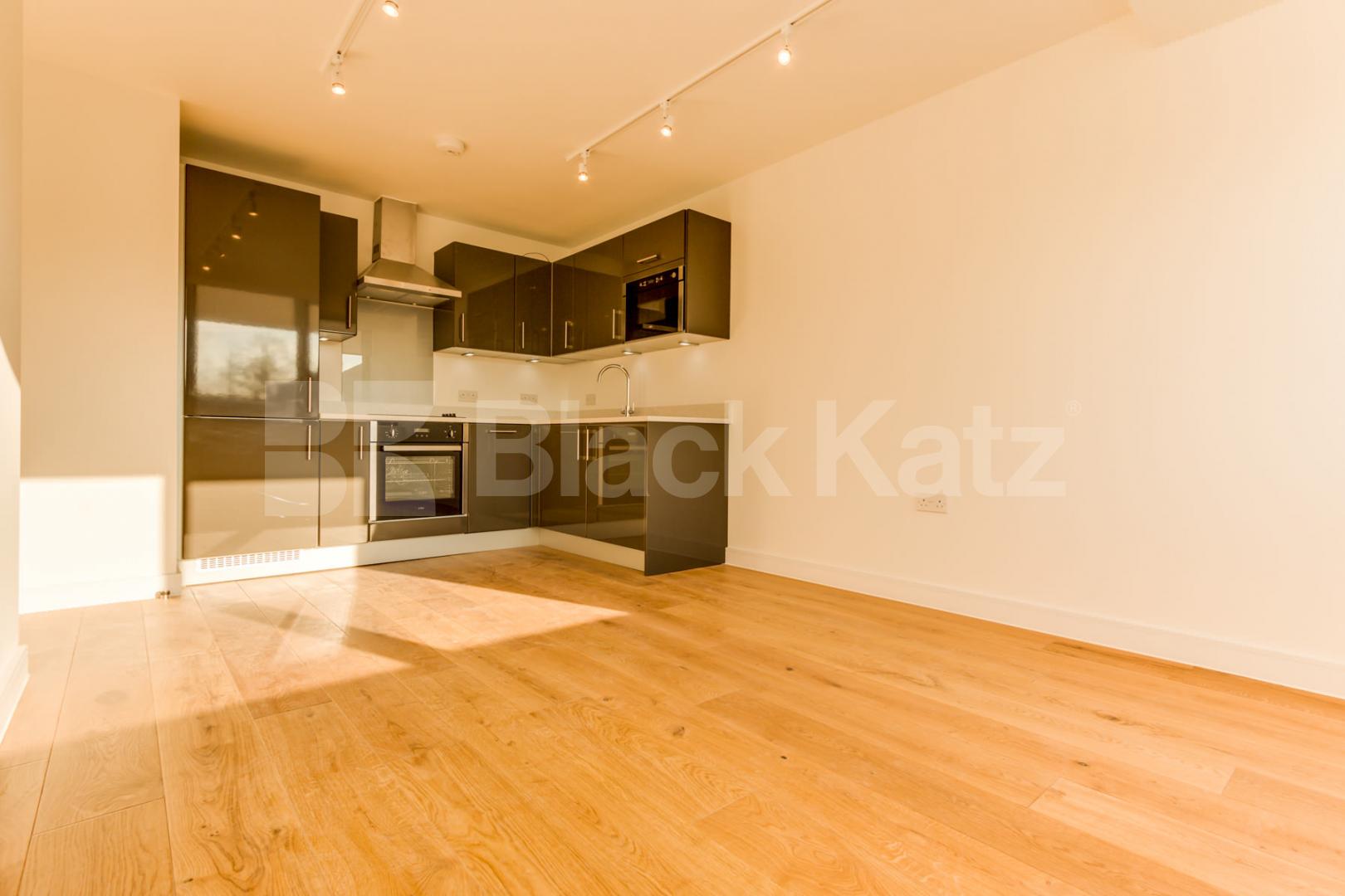 			PRICE REDUCTION, 1 Bedroom, 1 bath, 1 reception Apartment			 Pembroke Road, Muswell Hill